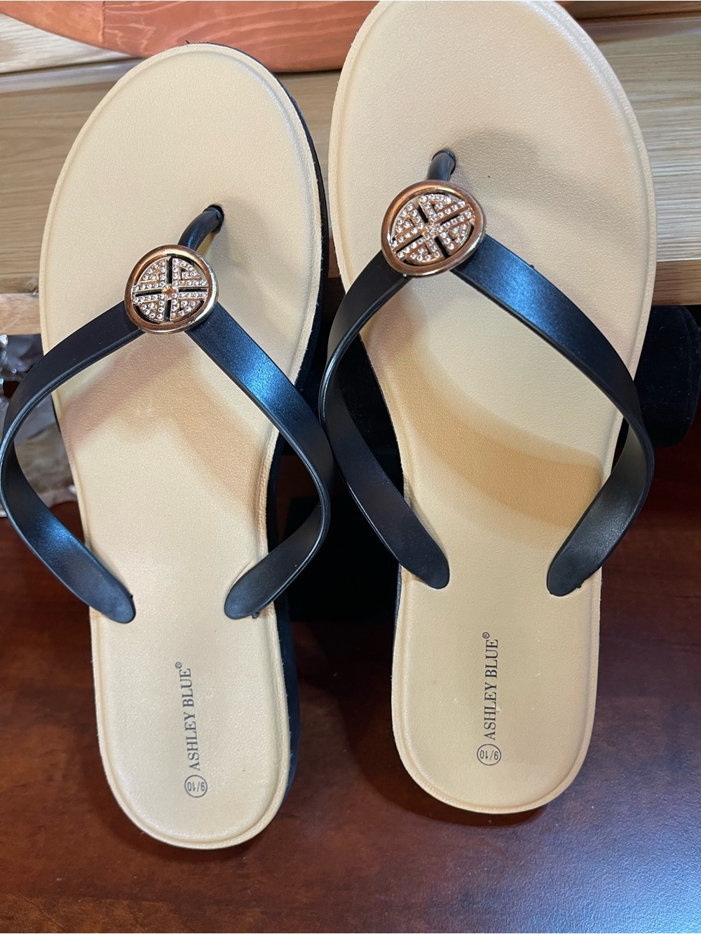 NWOT “Ashley Blue” Lightweight Mini-Wedge Thongs/ Flip- Flops Sz 9/10